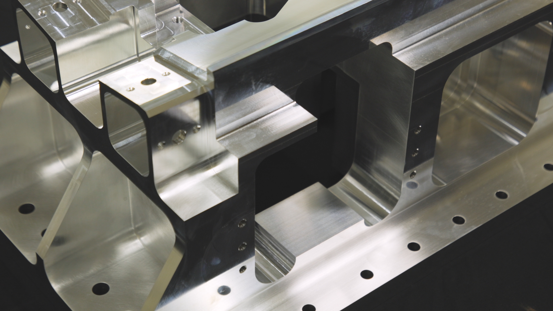 半導体製造装置部品の切削加工の量産